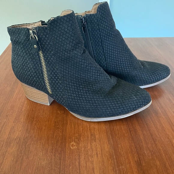 JustFab Black Booties Size 6 - Picture 4 of 9